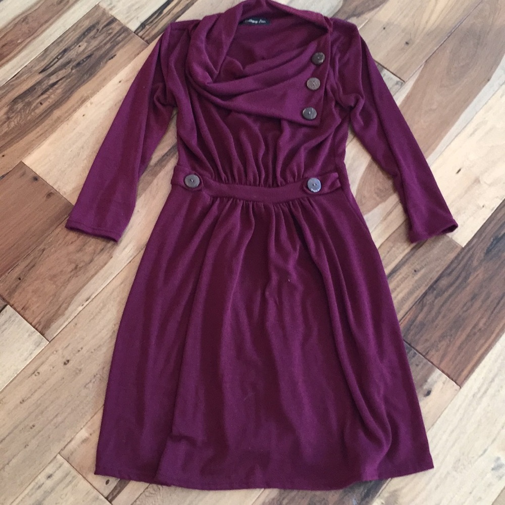 Dress with 3/4 length sleeves and buttons